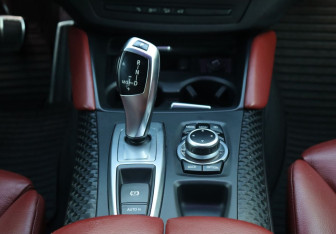 Подержанный автомобиль BMW X6 2013 года (20 фото)
