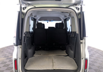 Подержанный автомобиль Honda Stepwgn 2018 года (9 фото)