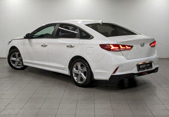 Подержанный автомобиль Hyundai Sonata 2018 года (7 фото)