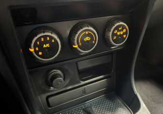 Подержанный автомобиль Nissan Almera Classic 2010 года (15 фото)