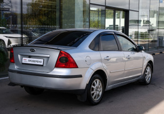Подержанный автомобиль Ford Focus Sedan 2007 года (5 фото)