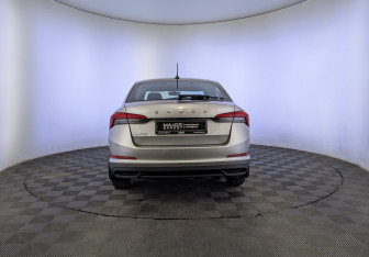 Подержанный автомобиль Skoda Rapid Liftback 2021 года (6 фото)