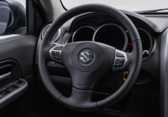 Подержанный автомобиль Suzuki Grand Vitara 2011 года (15 фото)
