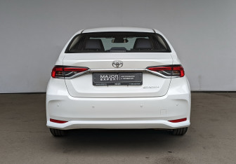 Подержанный автомобиль Toyota Corolla Sedan 2022 года (15 фото)