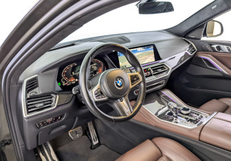 Подержанный автомобиль BMW X6 2020 года (16 фото)