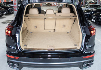 Подержанный автомобиль Porsche Cayenne 2015 года (10 фото)