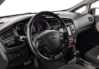 Подержанный автомобиль Kia Ceed Wagon 2017 года (15 фото)