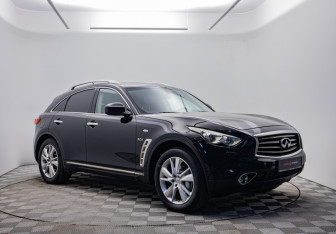 Подержанный автомобиль Infiniti QX70 2016 года (3 фото)