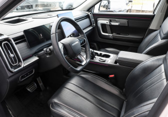 Подержанный автомобиль Jaecoo J7 2023 года (17 фото)