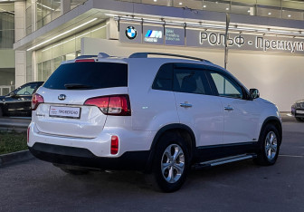 Подержанный автомобиль Kia Sorento 2017 года (5 фото)