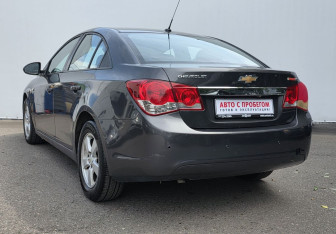 Подержанный автомобиль Chevrolet Cruze Sedan 2011 года (7 фото)