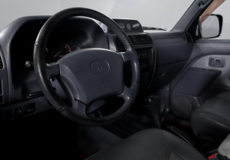 Подержанный автомобиль Toyota Land Cruiser Prado 1997 года (14 фото)