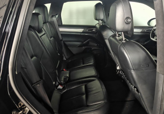 Подержанный автомобиль Porsche Cayenne 2010 года (21 фото)