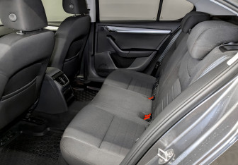 Подержанный автомобиль Skoda Octavia Liftback 2016 года (13 фото)