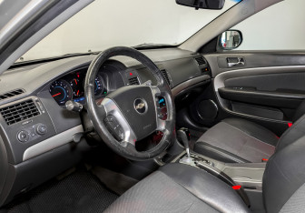 Подержанный автомобиль Chevrolet Epica 2011 года (16 фото)