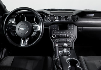 Подержанный автомобиль Ford Mustang Coupe 2018 года (12 фото)