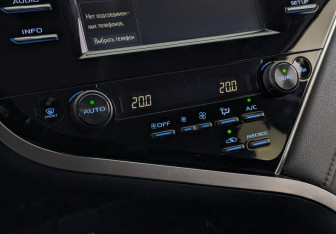 Подержанный автомобиль Toyota Camry Sedan 2020 года (25 фото)