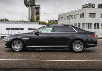 Подержанный автомобиль Genesis G90 2019 года (8 фото)