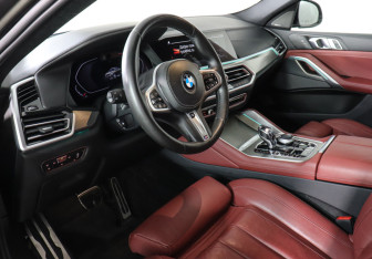 Подержанный автомобиль BMW X6 2021 года (11 фото)