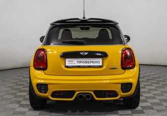 Подержанный автомобиль MINI Hatch 2017 года (6 фото)