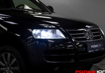 Подержанный автомобиль Volkswagen Touareg 2002 года (17 фото)