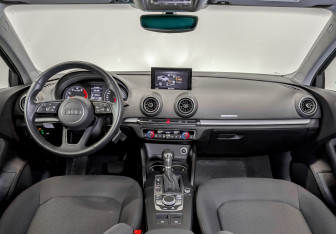 Подержанный автомобиль Audi A3 Sedan 2020 года (14 фото)