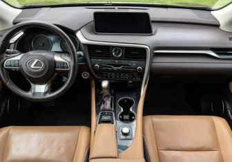 Подержанный автомобиль Lexus RX 2018 года (12 фото)