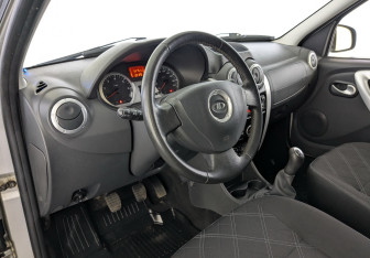 Подержанный автомобиль LADA (ВАЗ) Largus Wagon 2018 года (18 фото)