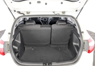 Подержанный автомобиль Kia Rio Hatchback 2014 года (10 фото)