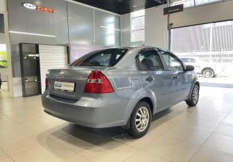 Подержанный автомобиль Chevrolet Aveo Sedan 2006 года (4 фото)