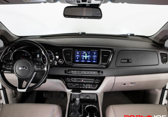 Подержанный автомобиль Kia Carnival 2019 года (14 фото)