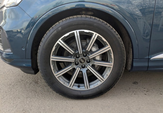 Подержанный автомобиль Audi Q7 2022 года (18 фото)