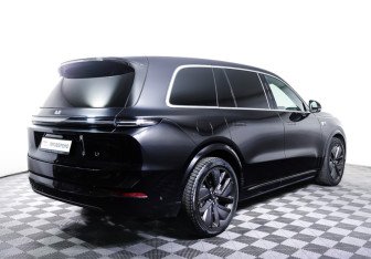 Подержанный автомобиль LiXiang L9 2023 года (5 фото)