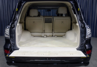 Подержанный автомобиль Lexus LX 2015 года (10 фото)