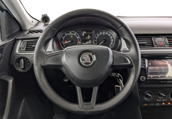 Подержанный автомобиль Skoda Rapid Liftback 2019 года (22 фото)