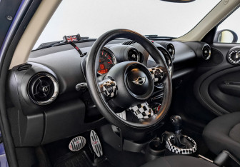 Подержанный автомобиль MINI Countryman 2015 года (16 фото)