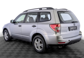 Подержанный автомобиль Subaru Forester Suv 2012 года (7 фото)
