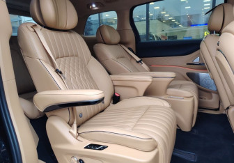 Подержанный автомобиль Voyah Dream 2024 года (12 фото)