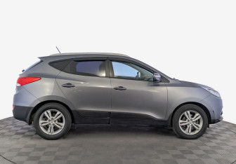 Подержанный автомобиль Hyundai ix35 2013 года (4 фото)