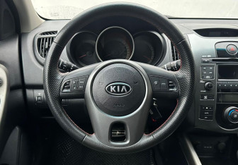 Подержанный автомобиль Kia Cerato Sedan 2009 года (12 фото)