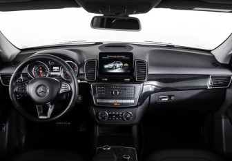 Подержанный автомобиль Mercedes-Benz GLE 2016 года (14 фото)