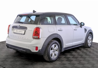 Подержанный автомобиль MINI Countryman 2018 года (5 фото)