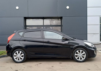 Подержанный автомобиль Hyundai Solaris Hatchback 2013 года (4 фото)