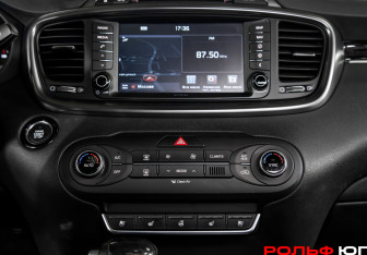 Подержанный автомобиль Kia Sorento 2017 года (18 фото)