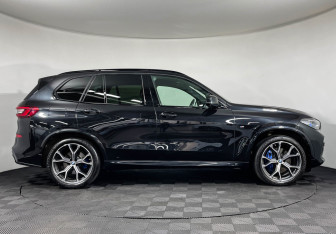 Подержанный автомобиль BMW X5 2021 года (6 фото)