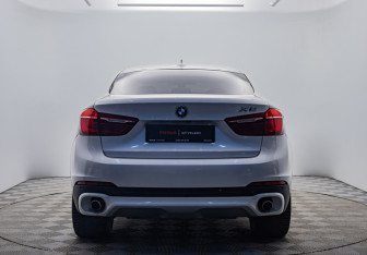 Подержанный автомобиль BMW X6 2015 года (4 фото)
