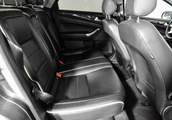 Подержанный автомобиль Ford Mondeo Sedan 2012 года (8 фото)