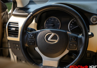 Подержанный автомобиль Lexus NX 2015 года (12 фото)