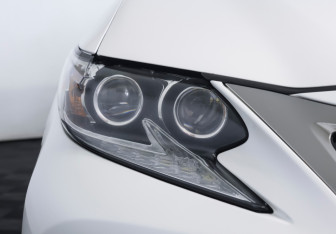 Подержанный автомобиль Lexus ES 2015 года (20 фото)