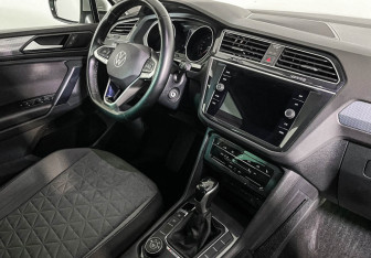 Подержанный автомобиль Volkswagen Tiguan 2021 года (9 фото)